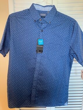 Van Heusen Men’s Navy Blue Short-Sleeve Button-Down Shirt